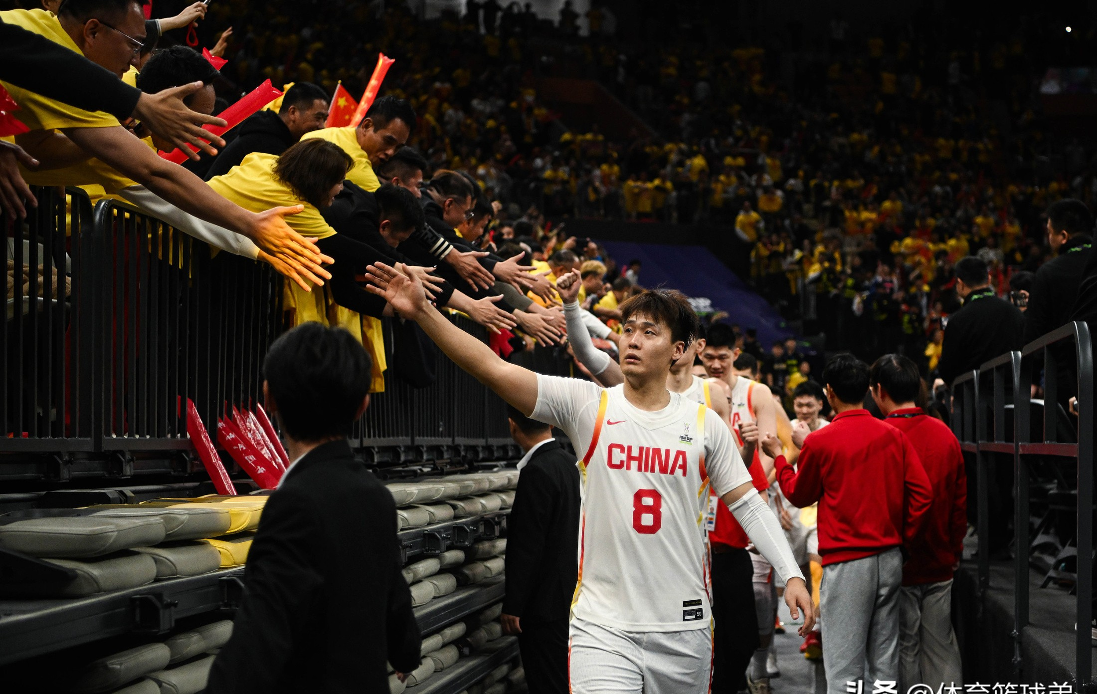 关于重磅！北京首钢远射贴柱备战CBA季后赛山东泰山豪取连胜备战中超，浓眉哥赛事官方发布高光表现新规的信息